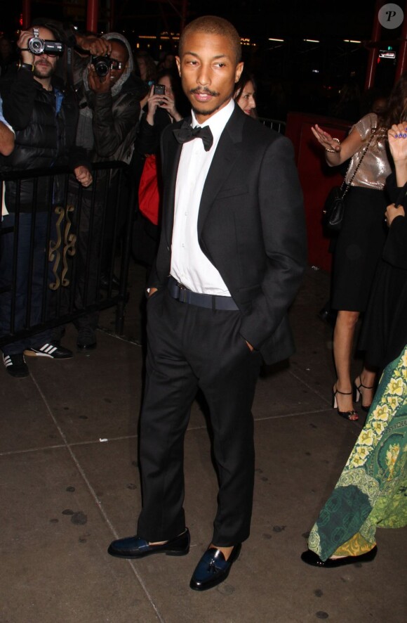 Pharrell Williams arrive au Carnegie Hall pour les Glamour Women Of The Year Awards. New York, le 12 novembre 2012.