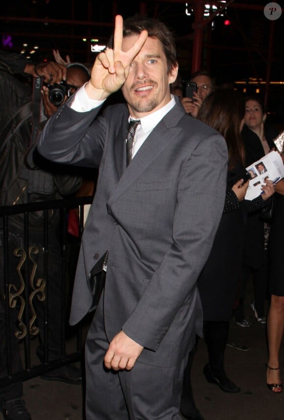 Ethan Hawke arrive au Carnegie Hall pour les Glamour Women Of The Year Awards. New York, le 12 novembre 2012.