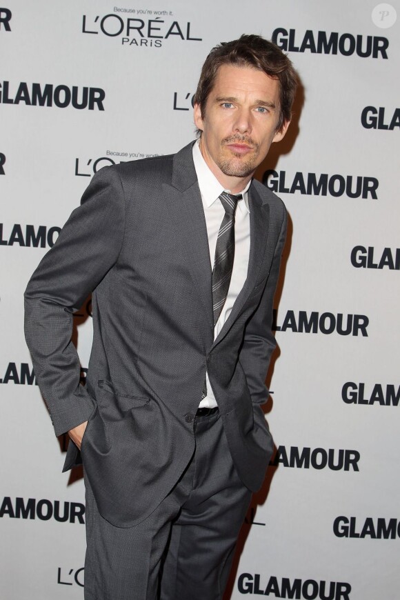 Ethan Hawke assiste aux Glamour Women Of The Year Awards au Carnegie Hall. Il remettra à Selena Gomez l'Independent Spirit Award. New York, le 12 novembre 2012.