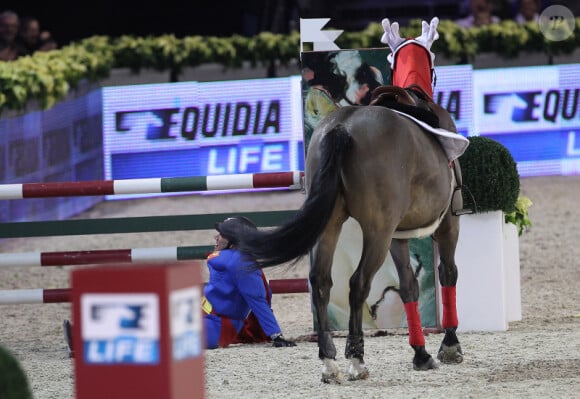Benjamin Castaldi ne manque pas d'humour lors de la soirée de gala du Gucci Masters 2011 à Villepinte en décembre 2011