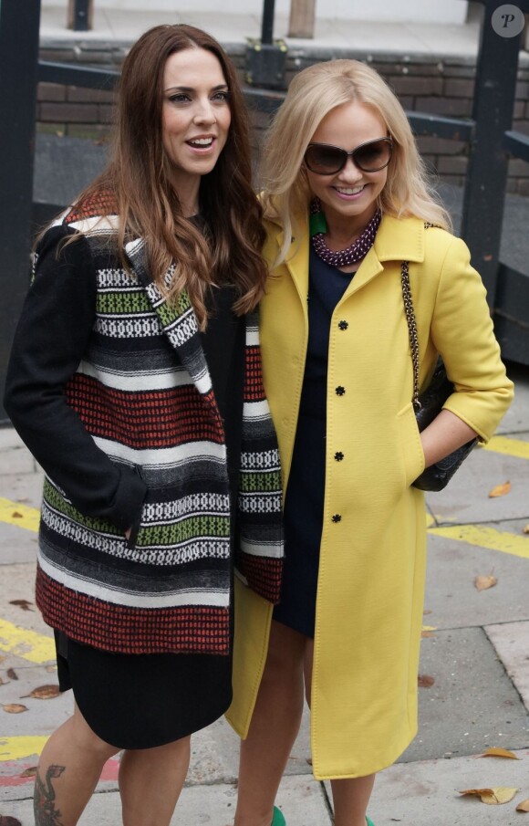 Les deux anciennes Spice Girls, Emma Bunton et Mel C sortent des studios ITV à Londres, le 13 novembre 2012.