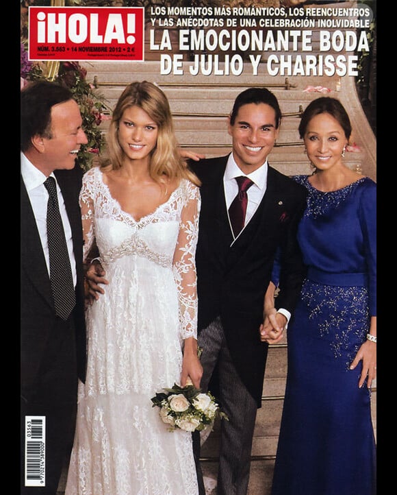 Les mariés Julio Iglesias Jr. et Charisse Varhaert, entourés de Julio Iglesias et Isabel Preysler, parents du marié, en couverture du magazine espagnol ¡Hola! novembre 2012.