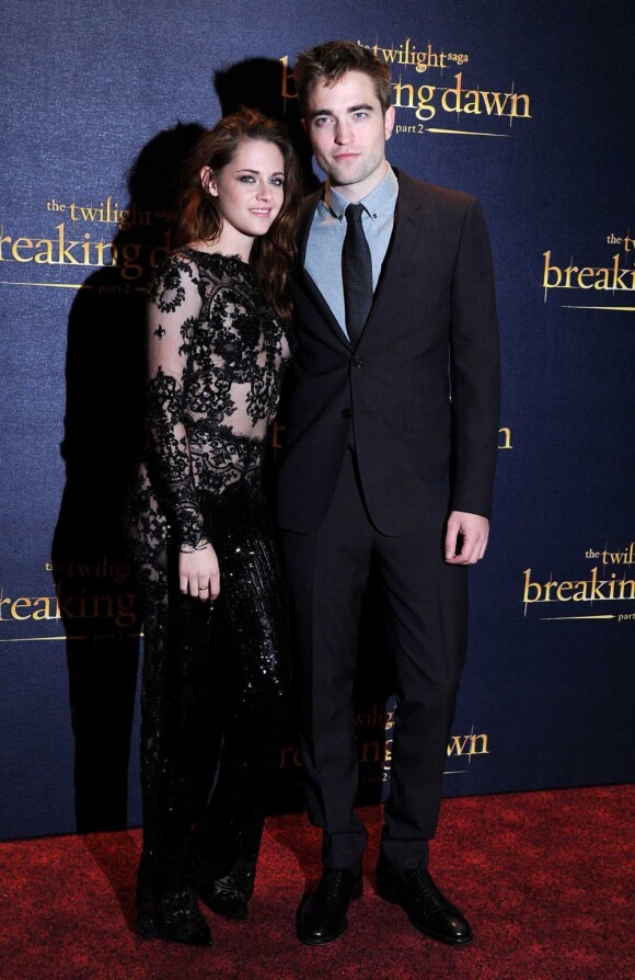 Kristen Stewart et Robert Pattinson lors de l'avant-premiere du film Twilight 5 - Révélation à Londres, le 14 novembre 2012