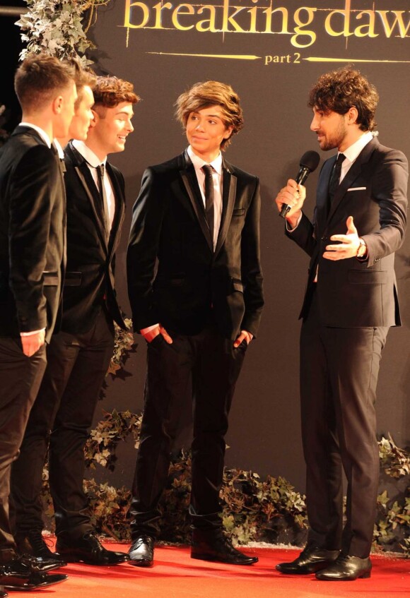 Le boys band Union J lors de l'avant-premiere du film Twilight 5 - Révélation à Londres, le 14 novembre 2012