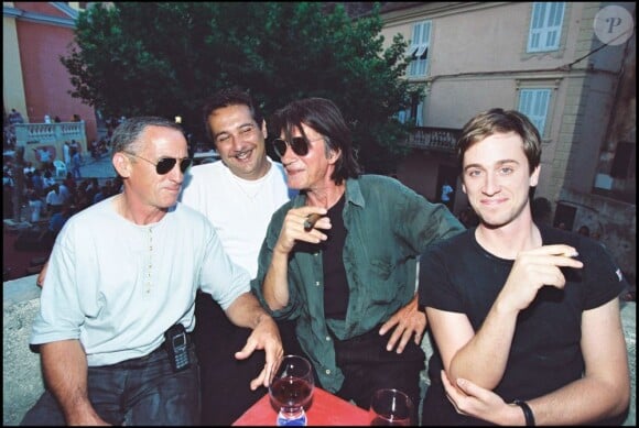 Jacques Dutronc et son fils Thomas en juillet 2000 en Corse lors des Nuits des Guitares de Patrimonio.