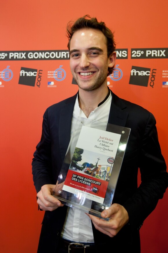 Joël Dicker remporte le prix Goncourt des lycéens pour La Vérité sur l'affaire Harry Quebert, le 15 novembre 2012.