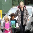 Heidi Klum, accompagnée de ses enfants Henry et Leni, vont faire du shopping à Brentwood, le 17 novembre 2012.