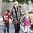 Heidi Klum, accompagnée de son fils Henri et de sa fille Leni, vont faire du shopping à Brentwood, le 17 novembre 2012.