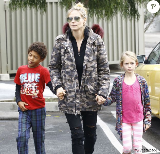 Heidi Klum, accompagnée de son fils Henri et de sa fille Leni, vont faire du shopping à Brentwood, le 17 novembre 2012.