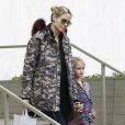 Heidi Klum accompagnée de sa fille Leni à Brentwood, le 17 novembre 2012.