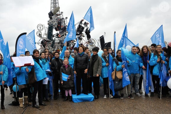 L'opération Poussettes vides au profil de l'Unicef à Paris dans les jardins du Trocadéro le 18 novembre 2012