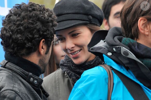 Melissa Theuriau et Jamel Debbouze, toujours plus complices et amoureux, lors de l'opération Poussettes vides au profil de l'Unicef à Paris dans les jardins du Trocadéro le 18 novembre 2012
