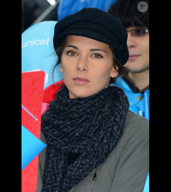 Melissa Theuriau, digne et engagée, pour l'opération Poussettes vides au profil de l'Unicef à Paris dans les jardins du Trocadéro le 18 novembre 2012