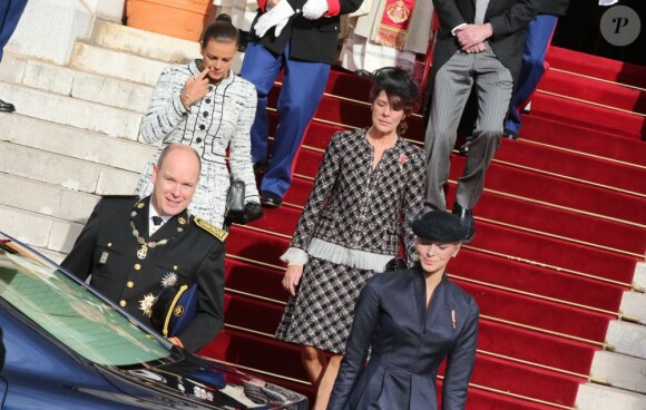 Le prince Albert II de Monaco, la princesse Charlene, la princesse Stéphanie et la princesse Caroline devant la cathédrale de Monaco après la messe solennelle du Te Deum célébrée pour la Fête nationale le 19 novembre 2012.