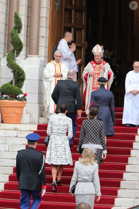 Le prince Albert II de Monaco, la princesse Charlene, la princesse Stéphanie arrivant à la cathédrale de Monaco pour la messe solennelle du Te Deum célébrée pour la Fête nationale le 19 novembre 2012.