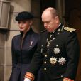 Le prince Albert II de Monaco et son épouse la princesse Charlene recueillis  lors de la messe d'action de grâce du Te Deum célébrée par Mgr Barsi en la cathédrale de Monaco pour la Fête nationale, le 19 novembre 2012.