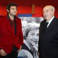 Matthieu Chedid (le chanteur M) et Louis Selim Chedid lors de l'hommage à Andrée Chedid qui donne son nom à la bibliothèque Beaugrenelle à Paris, le 19 novembre 2012.