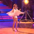 Kylie Minogue chante  Locomotion  dans  Dancing With The Stars  sur ABC, novembre 2012.