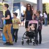 Victoria Beckham et ses enfants Brooklyn, Romeo, Cruz et Harper se promènent a Universal City, le 4 novembre 2012.