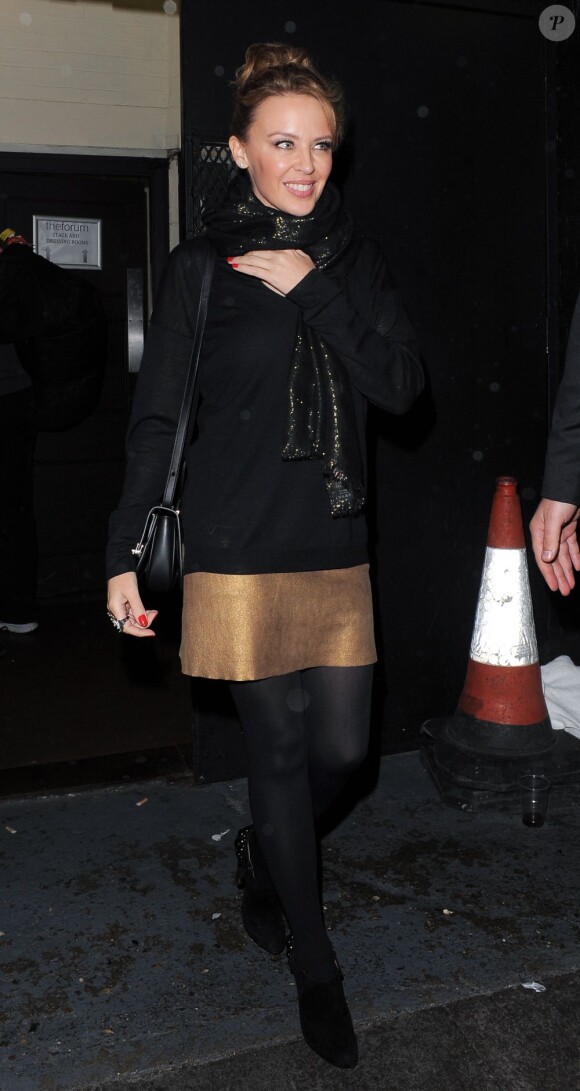 Kylie Minogue quitte le Forum après le concert de Rihanna. Londres, le 19 Novembre 2012.