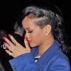 Rihanna quitte le Forum après son concert. Londres, le 19 novembre 2012.