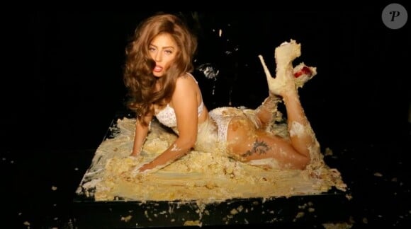 Lady Gaga photographiée par Terry Richardson pour illustrer sa chanson de rap, Cake.