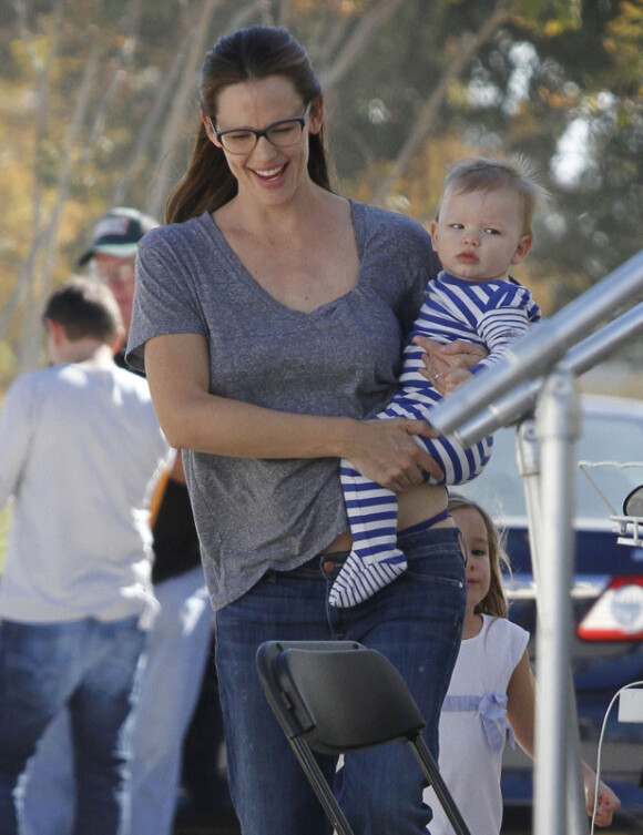 Jennifer Garner avec son fils Samuel sur le tournage du film The Dallas Buyer's Club à la Nouvelle-Orleans, le 20 novembre 2012.