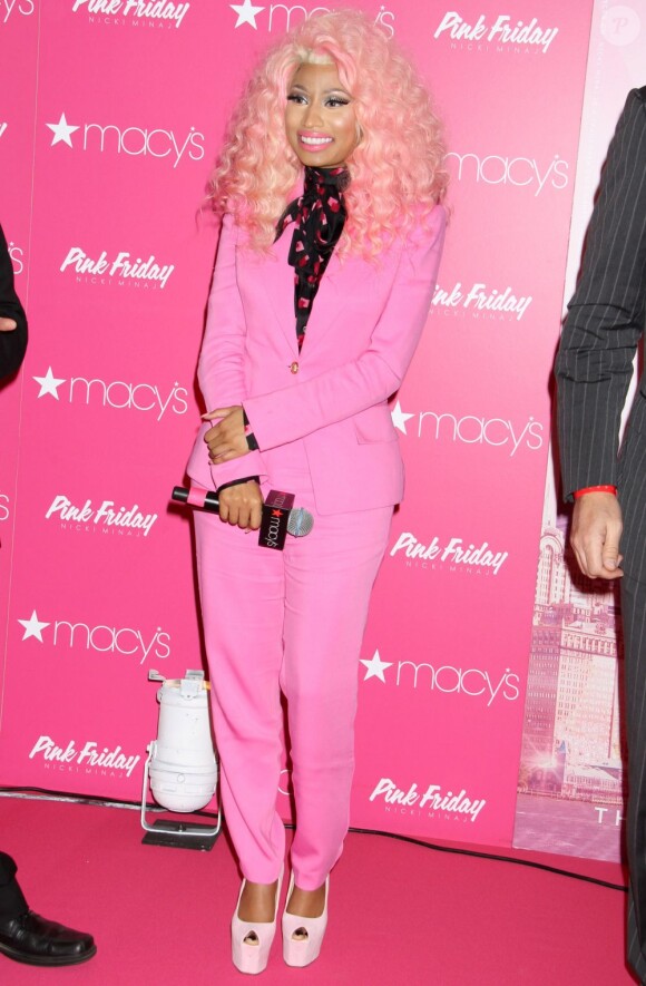 Nicki Minaj présente son parfum Pink Friday chez Macy's à New York. Le 20 novembre 2012.