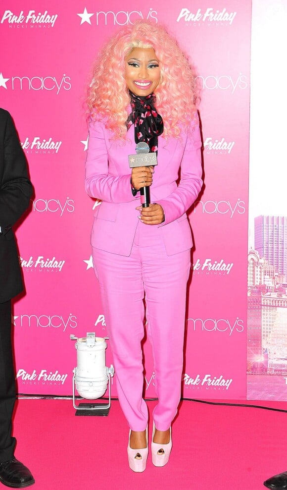 Nicki Minaj présente son parfum Pink Friday chez Macy's à New York. Le 20 novembre 2012.