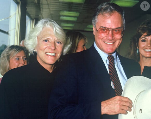 Larry Hagman de Dallas et sa femme Maj Axelsson à Paris en 1986