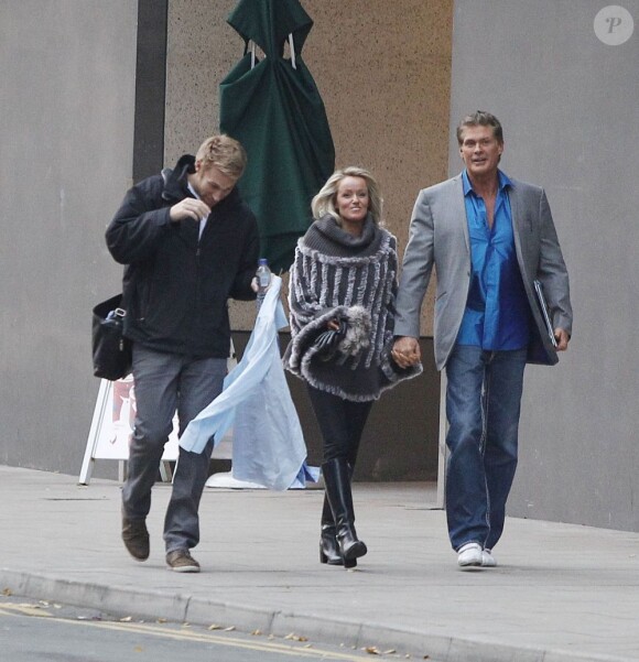 David Hasselhoff et sa petite amie Hayley Roberts à Manchester, le 16 novembre 2012.