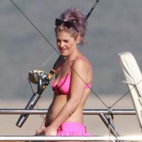 Kelly Osbourne : Bikini, bourrelet et canne à pêche pour Thanksgiving