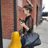 Miranda Kerr de bonne humeur dans les rues de New York le 25 novembre 2012
