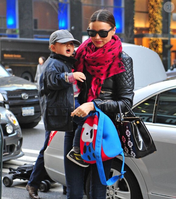 Miranda Kerr avec son fils Flynn le 26 novembre 2012 à New York.