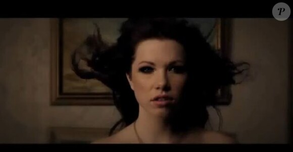 Carly Rae Jepsen dans le clip de son single Curiosity mis en ligne le 26 novembre 2012.