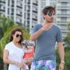 Kourtney Kardashian, son compagnon Scott Disick et leur fille Penelope (quatre mois) passent un moment sur une plage. Miami, le 26 novembre 2012.