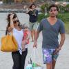 Kourtney Kardashian, son compagnon Scott Disick et leur fille Penelope (quatre mois) passent un moment sur une plage. Miami, le 26 novembre 2012.