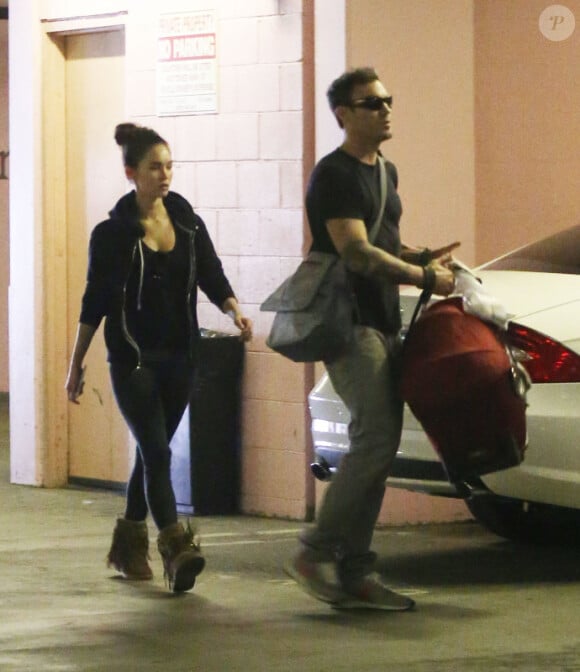 Exclusif - Megan Fox et son mari Brian Austin Green quittant l'hôpital avec leur bébé à Beverly Hills. Le 27 novembre 2012.