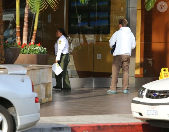 La police arrive à l'appartement de Gabriel Aubry à West Hollywood suite à une violente altercation avec le nouveau compagnon d'Halle Berry, Olivier Martinez. Il se dit la victime et craint de ne plus voir sa fille de 4 ans Nahla. Photo prise le 27 novembre 2012.