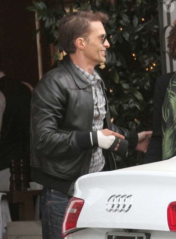 Olivier Martinez et Eduardo Cruz sortent d'un restaurant à West Hollywood. Photo prise le 27 novembre 2012.