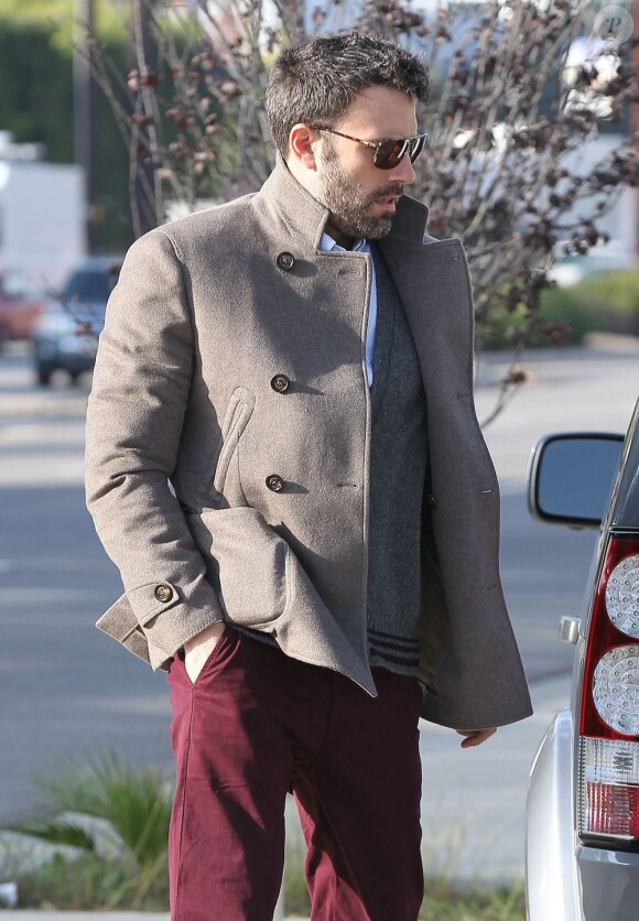 Ben Affleck emmène ses deux filles Violet et Seraphina en compagnie de sa mère chez le dentiste, le 27 novembre 2012 à Los Angeles