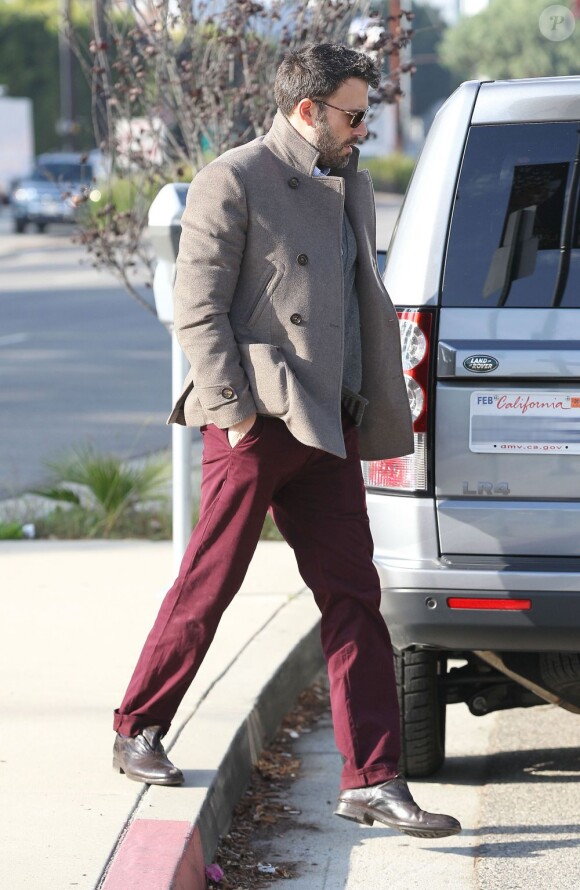 Ben Affleck emmène ses deux filles Violet et Seraphina en compagnie de sa mère chez le dentiste, le 27 novembre 2012 à Los Angeles