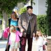 Ben Affleck emmène ses deux filles Violet et Seraphina en compagnie de sa mère chez le dentiste, le 27 novembre 2012 à Los Angeles