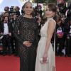 Carmen Chaplin, enceinte, et sa soeur Dolores Chaplin lors du Festival de Cannes le 18 mai 2012