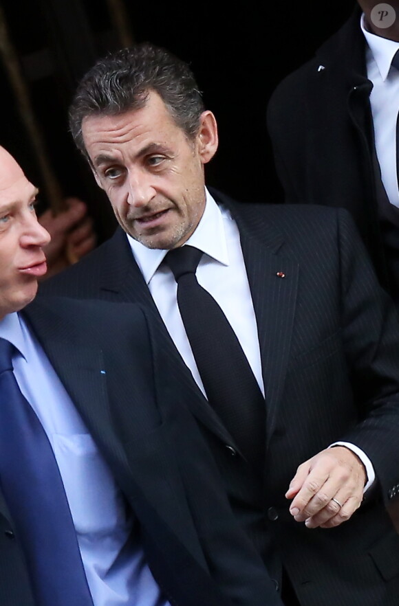 Nicolas Sarkozy quitte le Royal Monceau à Paris, le 26 novembre 2012.