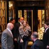 Céline Dion quitte l'hôtel du George V pour se rendre sur le plateau de C à vous sur France 5, le 28 novembre 2012.