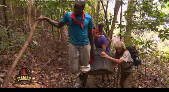 Elodie se tort la cheville Koh Lanta Malaisie, vendredi 30 novembre 2012 à TF1