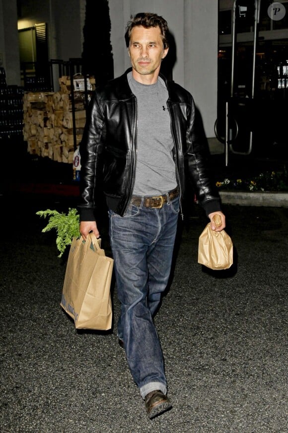 Olivier Martinez fait des courses à West Hollywood, le 23 novembre 2012, lendemain de l'altercation avec Gabriel Aubry.
