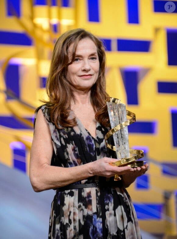 Isabelle Huppert, récompensée, durant l'ouverture du Festival International du Film de Marrakech 2012, le 30 Novembre 2012.