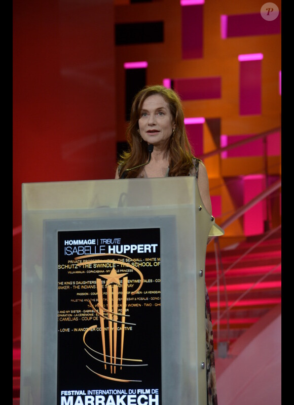 Isabelle Huppert ovationnée durant l'ouverture du Festival International du Film de Marrakech 2012, le 30 Novembre 2012.